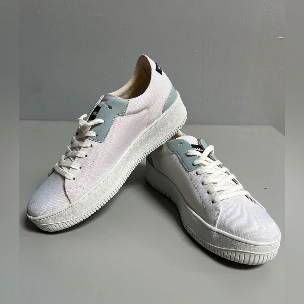 KOMRADS world white and light blue sneaker sz7.5